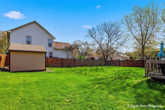 4816 W Courtland Trail, Mchenry, IL 60050