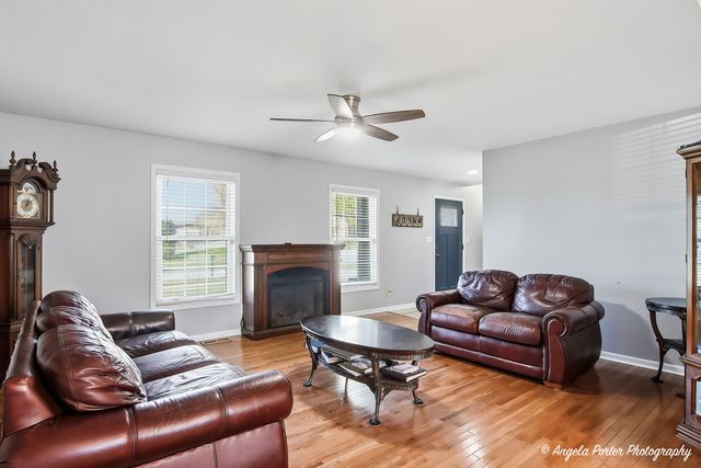 4816 W Courtland Trail, Mchenry, IL 60050