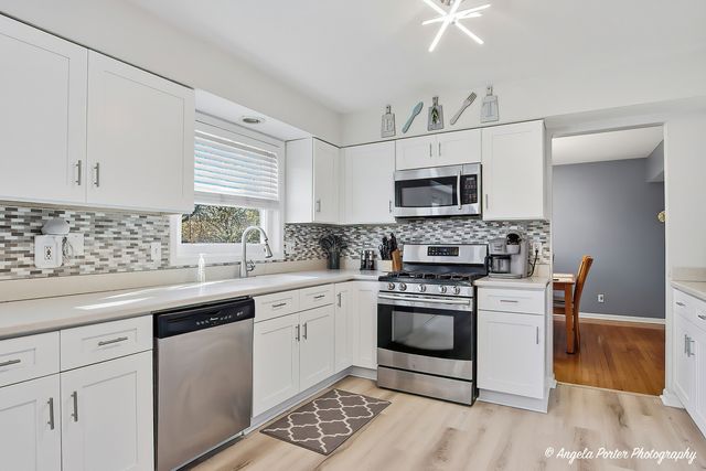 4816 W Courtland Trail, Mchenry, IL 60050