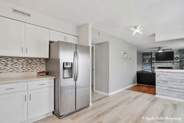 4816 W Courtland Trail, Mchenry, IL 60050