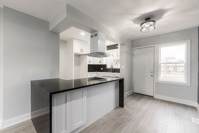 1121 E 82nd Place, Chicago, IL 60619