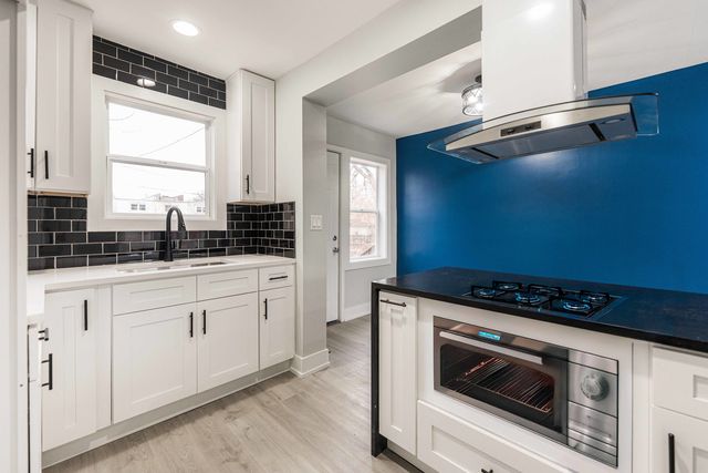 1121 E 82nd Place, Chicago, IL 60619