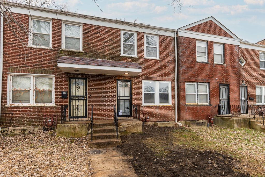 1121 E 82nd Place, Chicago, IL 60619