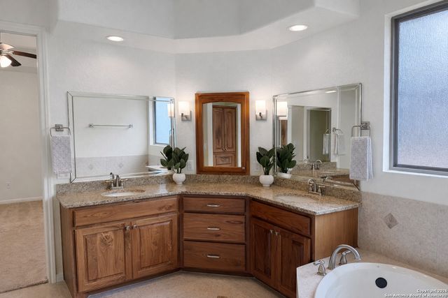 2712 Crest Ridge Drive, New Braunfels, TX 78132