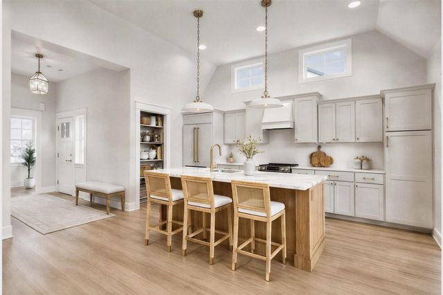 4715 Knapp Bluff Drive, Grand Rapids, MI 49525