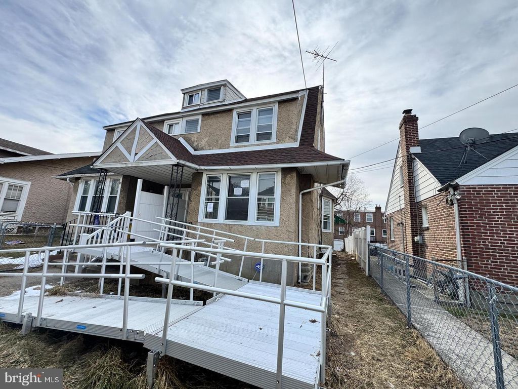 52 W BERKLEY AVE, CLIFTON HEIGHTS, PA 19018 — photo 2