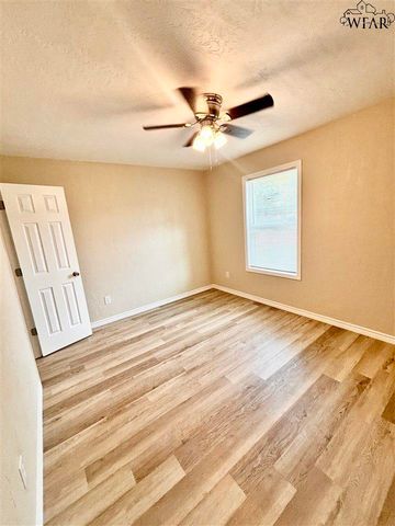 1670 HAWES AVENUE, Wichita Falls, TX 76301