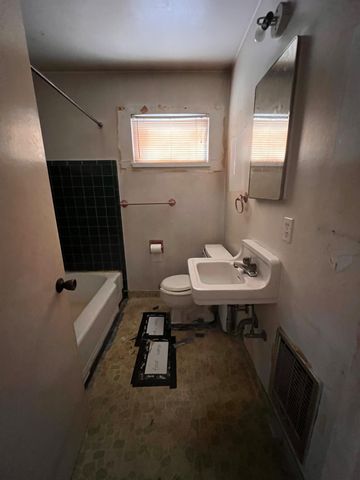 5250 Emerson Rd, Sacramento, CA 95820