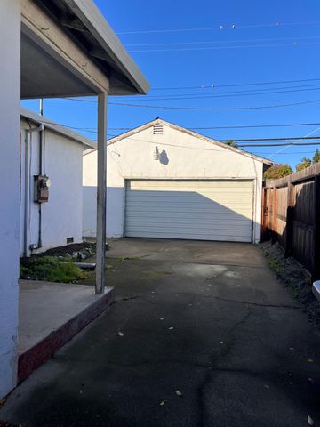 5250 Emerson Rd, Sacramento, CA 95820