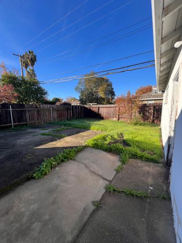 5250 Emerson Rd, Sacramento, CA 95820
