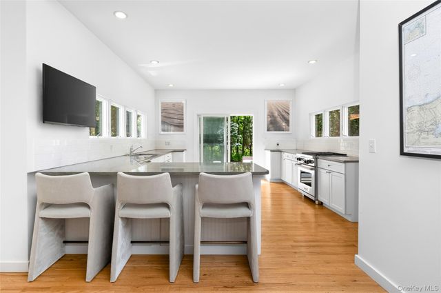 20 Spinnaker Way, Southampton, NY 11968