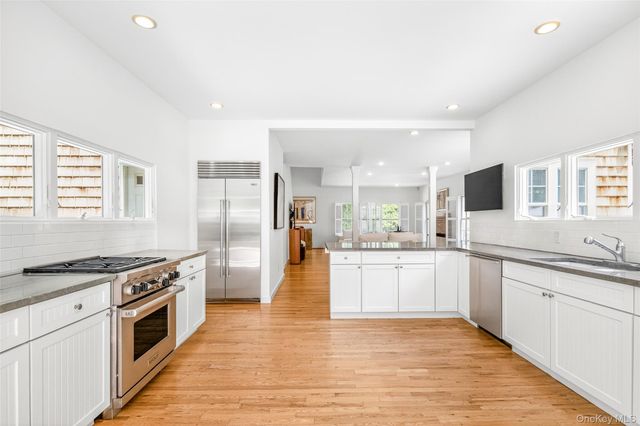 20 Spinnaker Way, Southampton, NY 11968