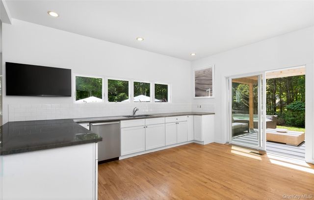 20 Spinnaker Way, Southampton, NY 11968
