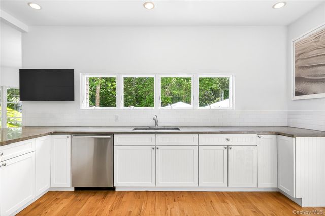20 Spinnaker Way, Southampton, NY 11968