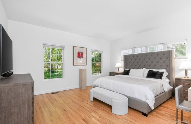 20 Spinnaker Way, Southampton, NY 11968