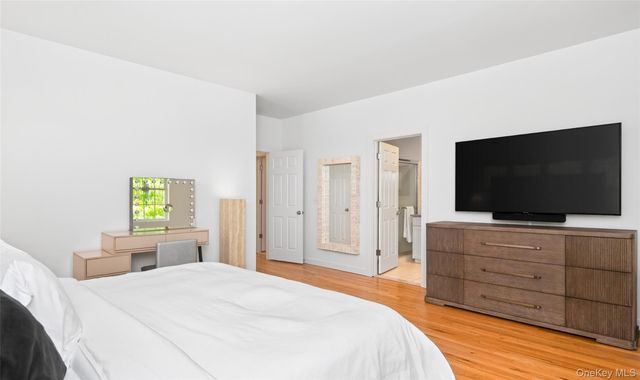 20 Spinnaker Way, Southampton, NY 11968