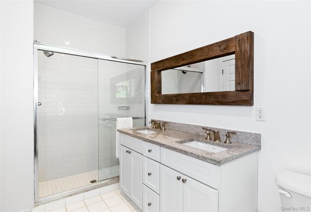 20 Spinnaker Way, Southampton, NY 11968