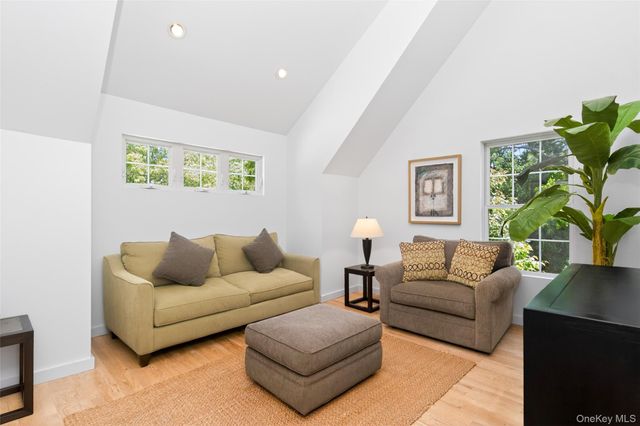 20 Spinnaker Way, Southampton, NY 11968
