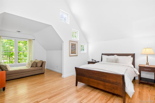20 Spinnaker Way, Southampton, NY 11968