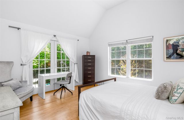 20 Spinnaker Way, Southampton, NY 11968