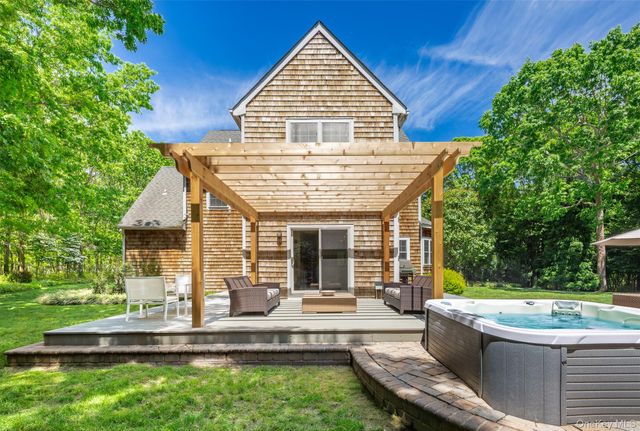 20 Spinnaker Way, Southampton, NY 11968