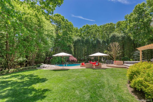 20 Spinnaker Way, Southampton, NY 11968