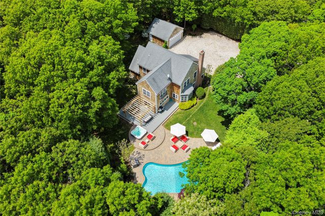 20 Spinnaker Way, Southampton, NY 11968