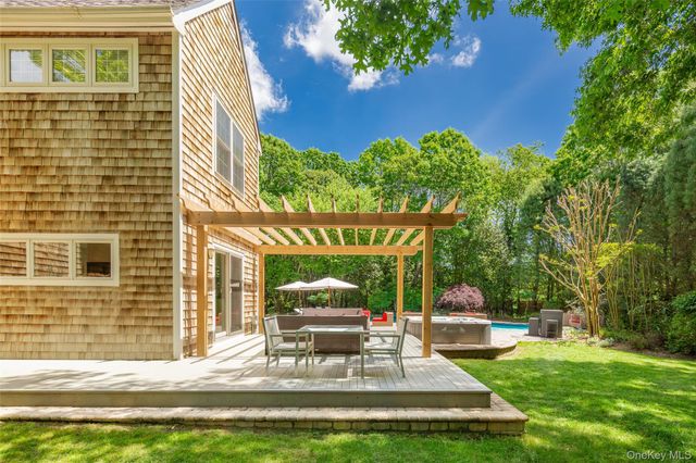 20 Spinnaker Way, Southampton, NY 11968