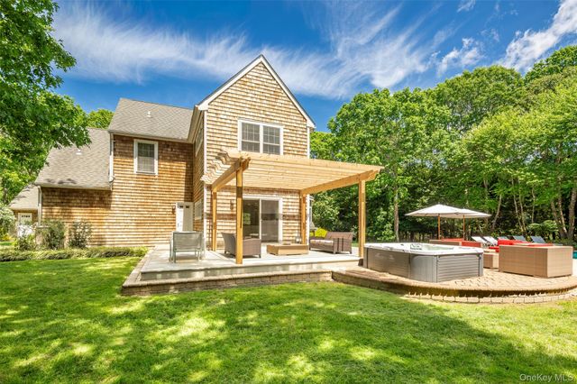20 Spinnaker Way, Southampton, NY 11968