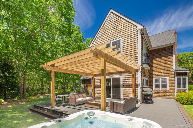 20 Spinnaker Way, Southampton, NY 11968