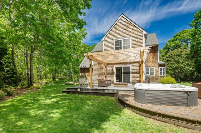 20 Spinnaker Way, Southampton, NY 11968