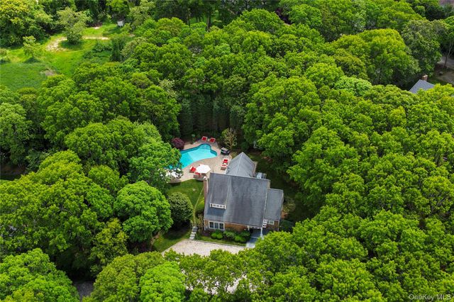 20 Spinnaker Way, Southampton, NY 11968