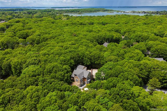 20 Spinnaker Way, Southampton, NY 11968
