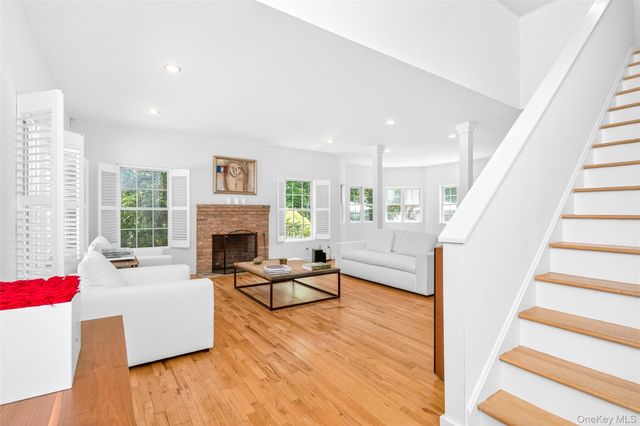 20 Spinnaker Way, Southampton, NY 11968