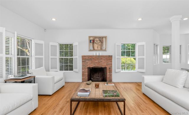 20 Spinnaker Way, Southampton, NY 11968
