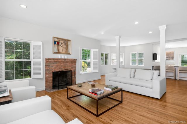 20 Spinnaker Way, Southampton, NY 11968