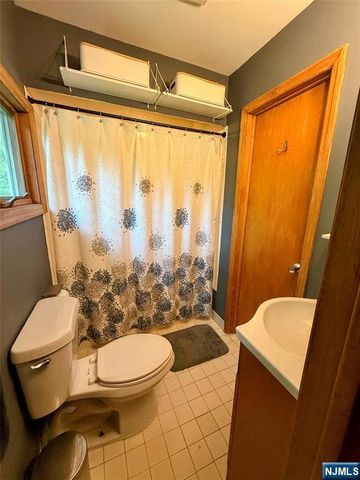 43 Bellot Road, Ringwood, NJ 07456