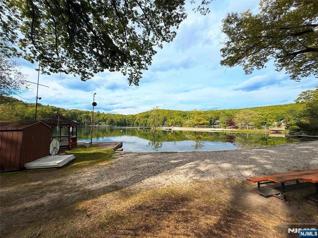 43 Bellot Road, Ringwood, NJ 07456