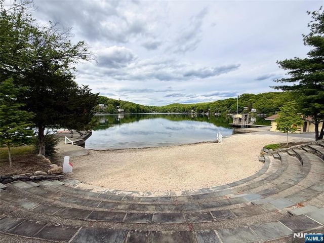 43 Bellot Road, Ringwood, NJ 07456