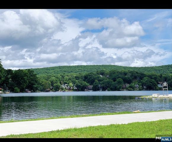 43 Bellot Road, Ringwood, NJ 07456