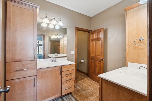 6980 Cody Drive 3, West Des Moines, IA 50266