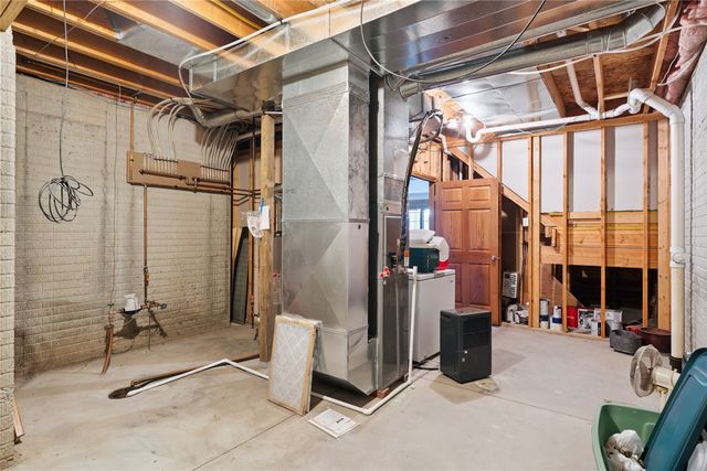 6980 Cody Drive 3, West Des Moines, IA 50266