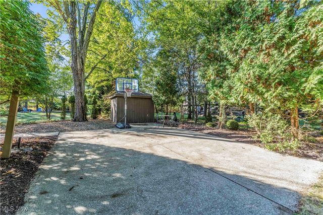 18162 Fawn Circle, Strongsville, OH 44136