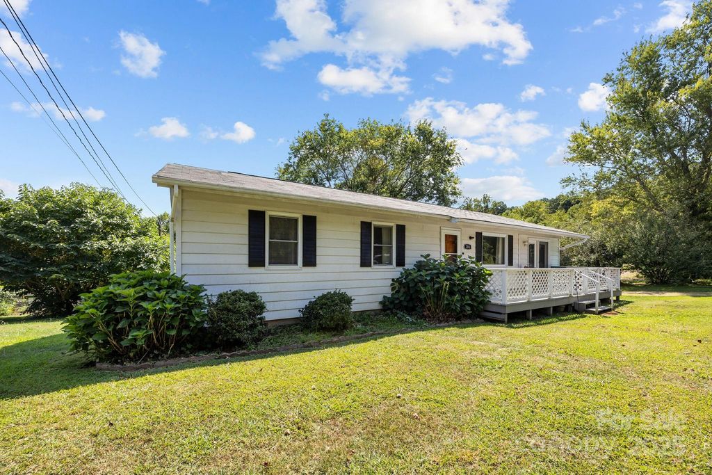 204 Cedar Hill Road, Asheville, NC 28806