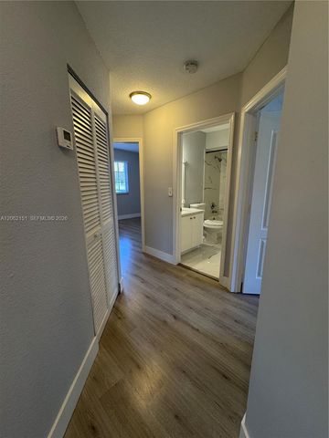 8360 NW 10th St 9C, Miami, FL 33126