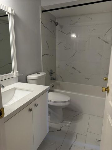 8360 NW 10th St 9C, Miami, FL 33126