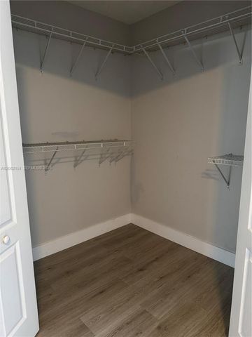 8360 NW 10th St 9C, Miami, FL 33126