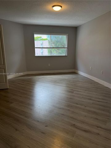 8360 NW 10th St 9C, Miami, FL 33126