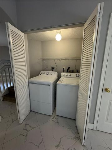 8360 NW 10th St 9C, Miami, FL 33126
