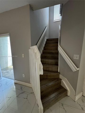 8360 NW 10th St 9C, Miami, FL 33126